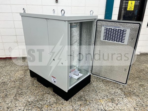 GABINETE METALICO PARA BANCO DE BATERÍAS E INVERSORES NEMA 1